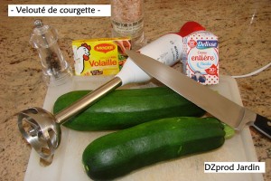 Ustensiles et ingrédients pour un velouté de courgette
