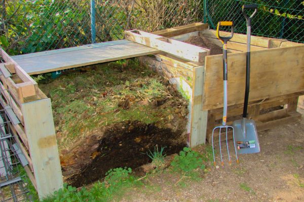 Observation d'un compost en maturation - Les jardins de DZprod