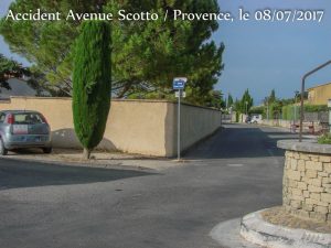 vélicule génant la visibilité _ Accident Scotto - Provence - Rochefort du Gard