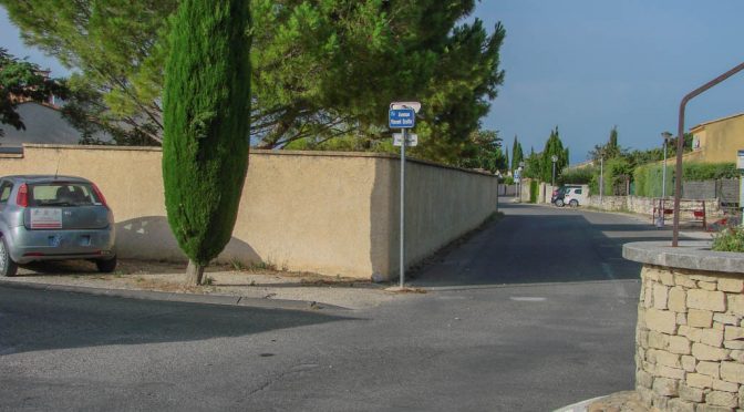 vélicule génant la visibilité _ Accident Scotto - Provence - Rochefort du Gard